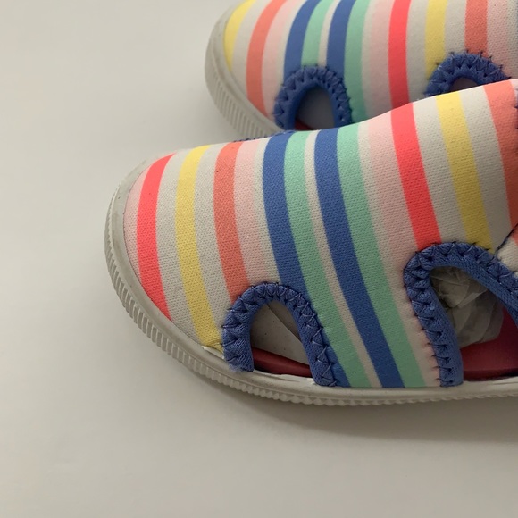 Carter’s girls Water shoes/sandal size 6 or 7 multi color - Picture 4 of 15